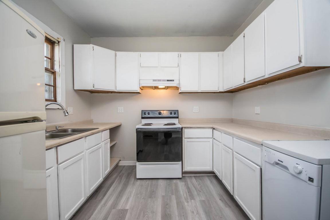 1621 S Memorial Dr, Racine, WI 53403