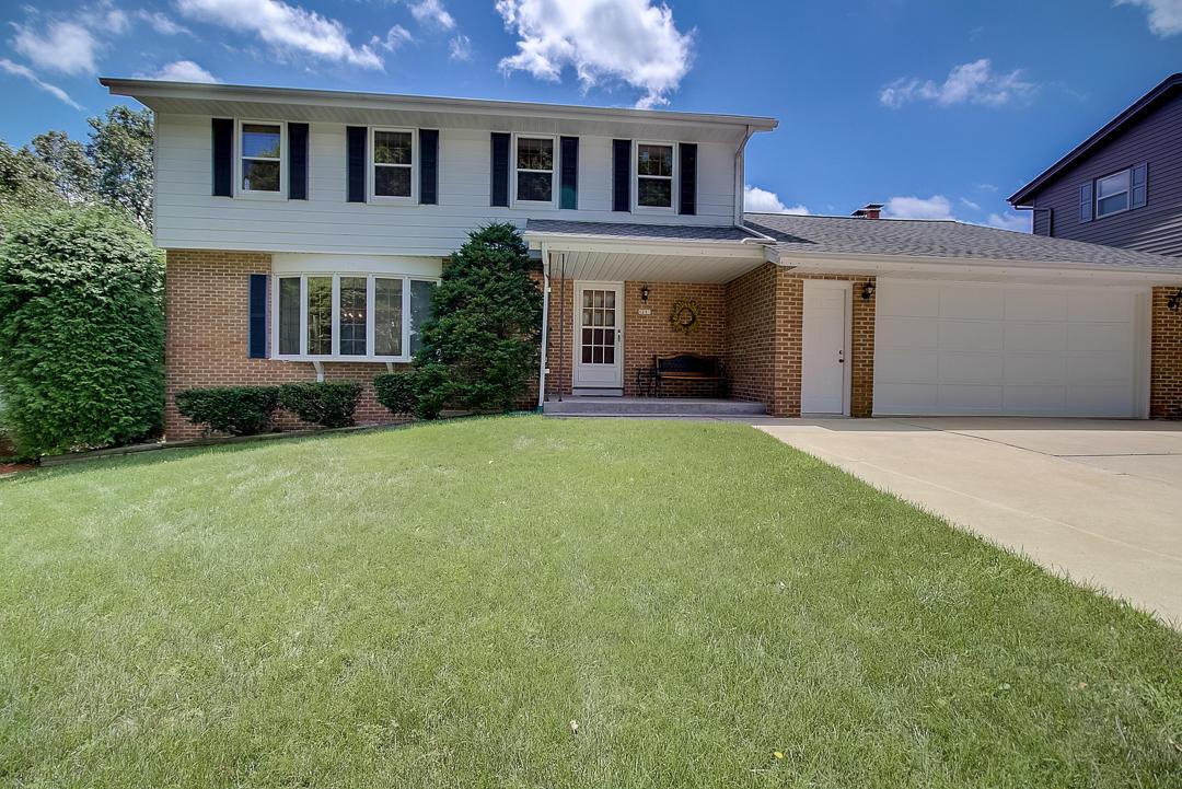 1213 Chapel Hill, West Bend, WI 53095