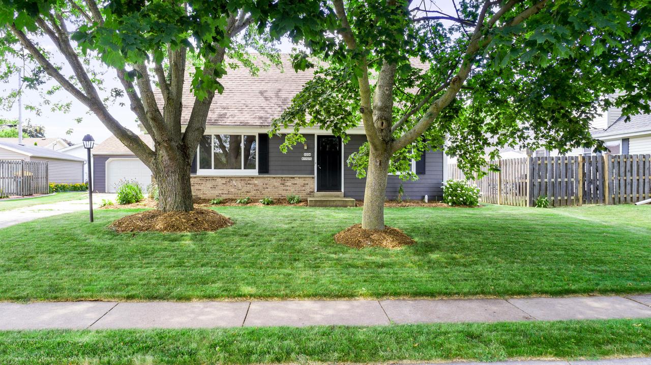 W204N17075 Jackson Dr, Jackson, WI 53037