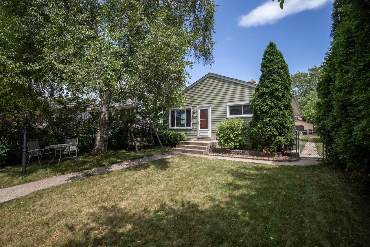 4672 S 48th St, Greenfield, WI 53220