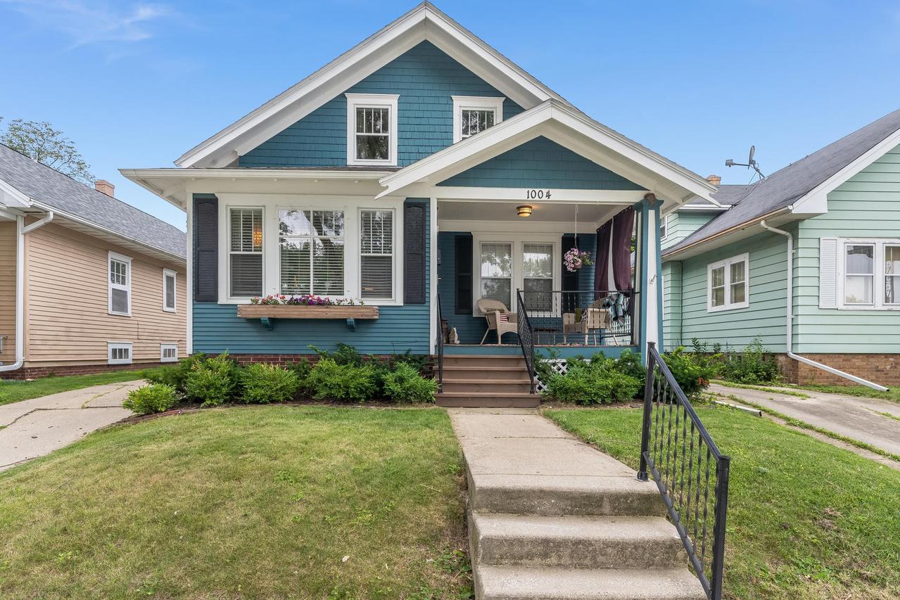 1004 Monroe Ave, Racine, WI 53405