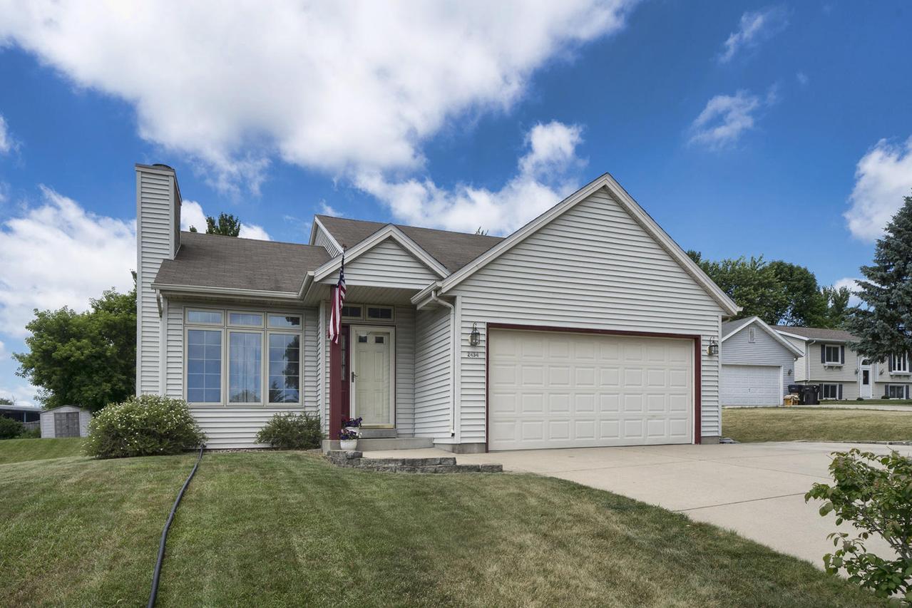 2434 Brentwood Dr, Waukesha, WI 53188