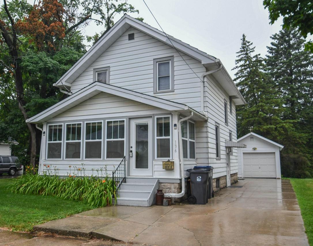 136 Waverly Pl., Waukesha, WI 53186