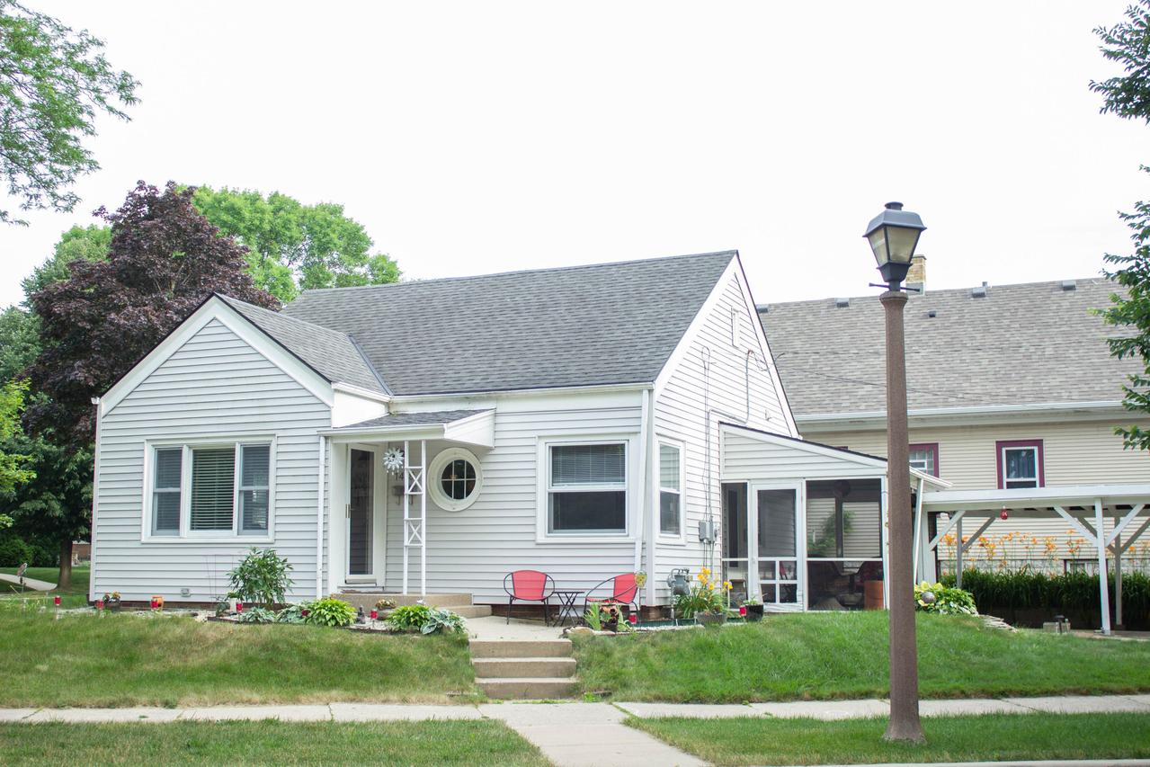 1419 E Olive St, Shorewood, WI 53211