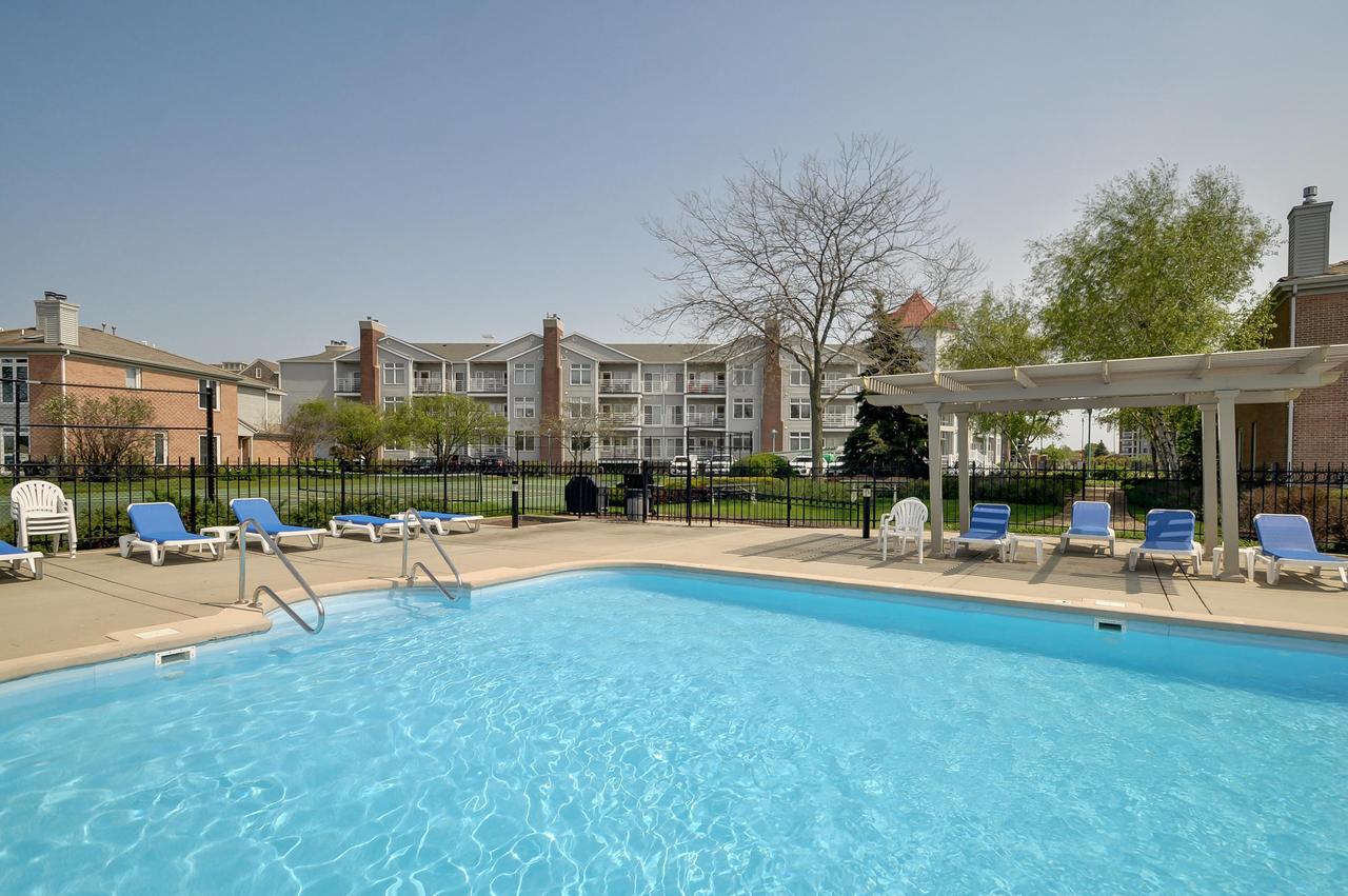 35 Harborview Dr #105, Racine, WI 53403