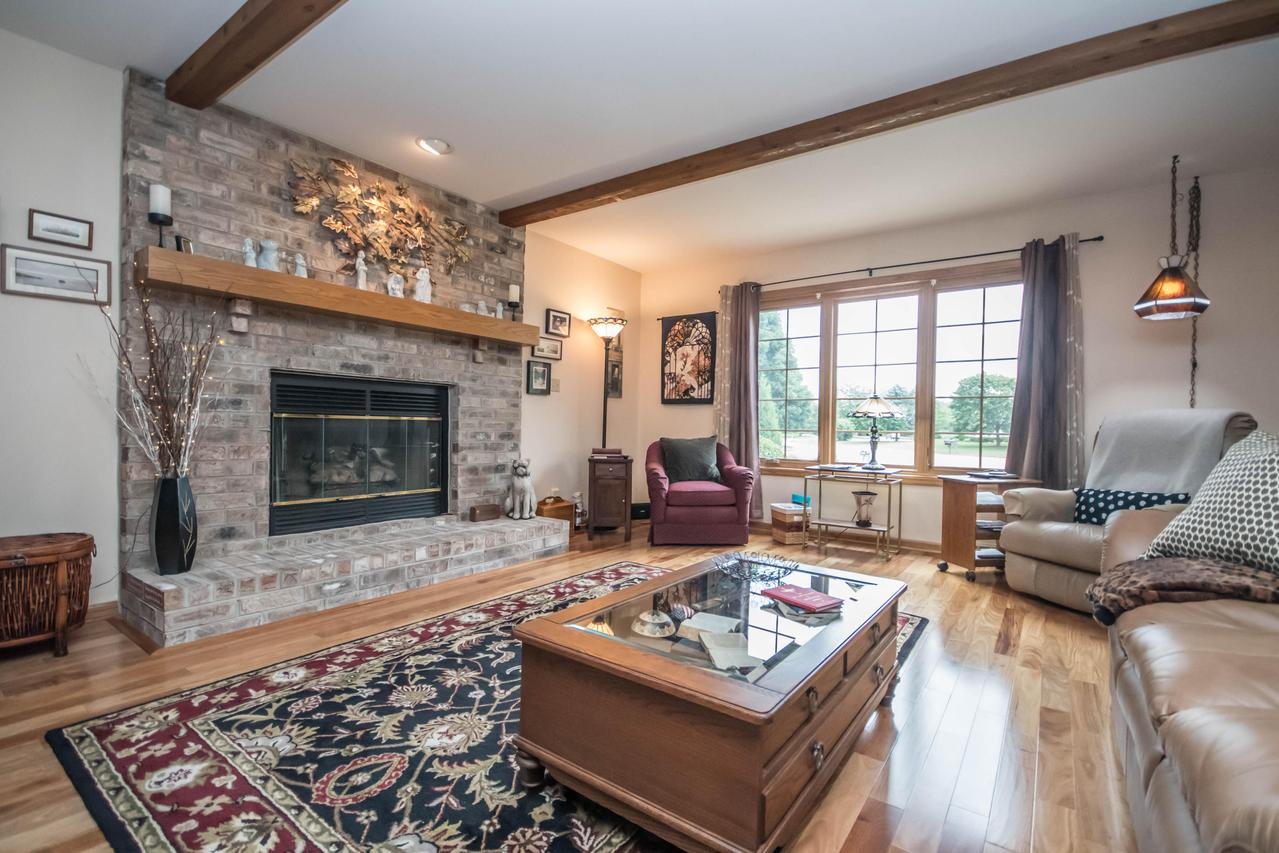 955 Jonquil Ct, Brookfield, WI 53045