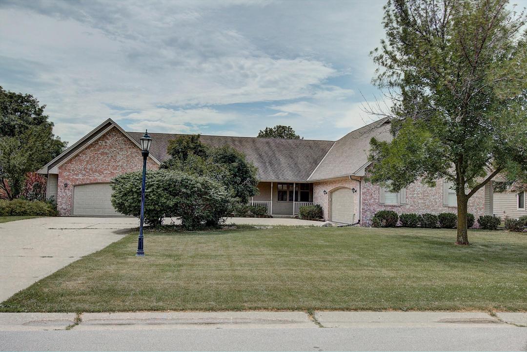 N26W26249 Quail Hollow, Pewaukee, WI 53072