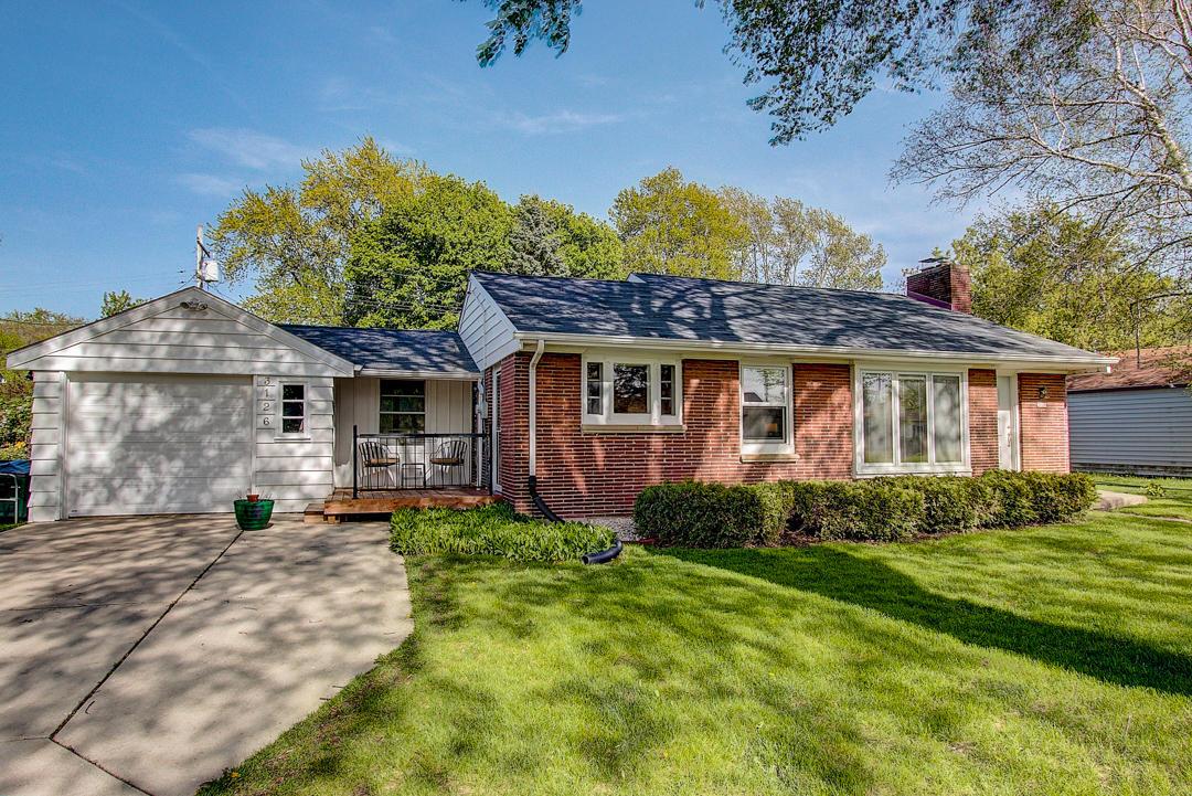 3126 N 106th St, Wauwatosa, WI 53222