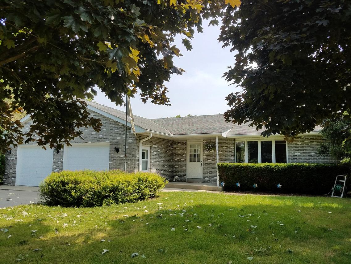 424 Kettle Moraine Dr, Eagle, WI 53119