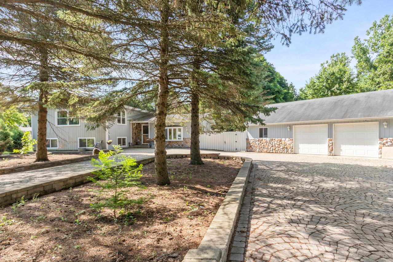 37603 88th St, Randall, WI 53105