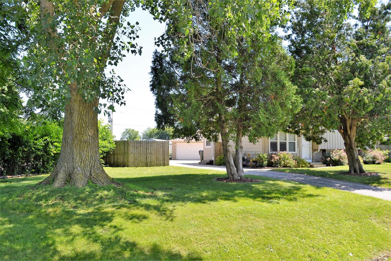 2405 Broadleaf Ct, Caledonia, WI 53402