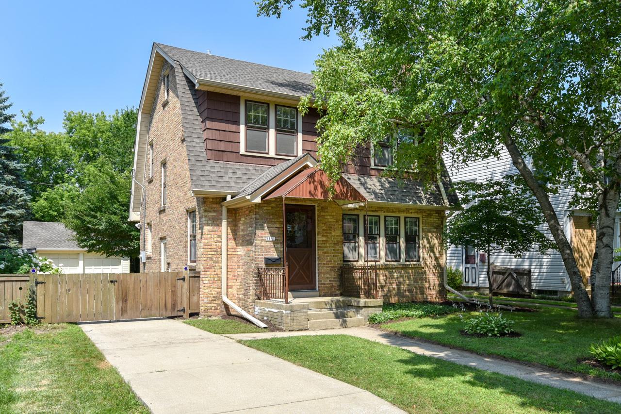 5141 N Idlewild Ave, Whitefish Bay, WI 53217