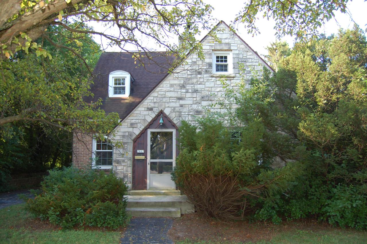 7817 W North Ave, Wauwatosa, WI 53213