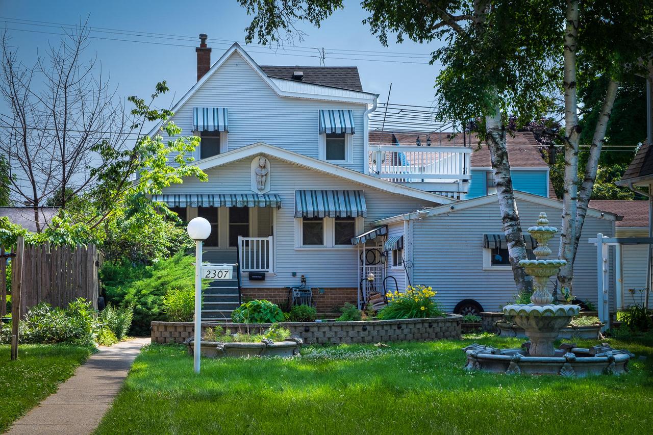 2307 Geneva St., Racine, WI 53402