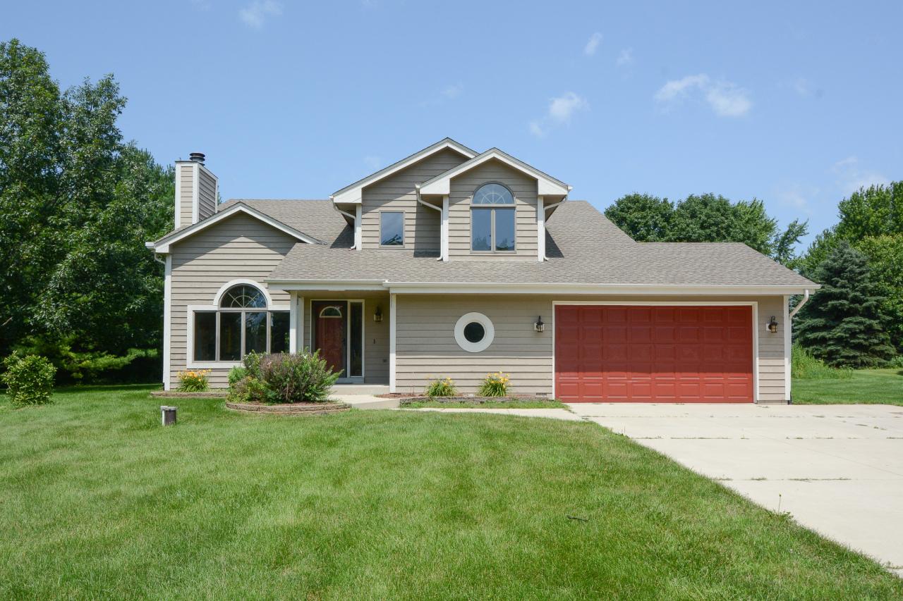 6030 Honeysuckle Ln., Hartford, WI 53027