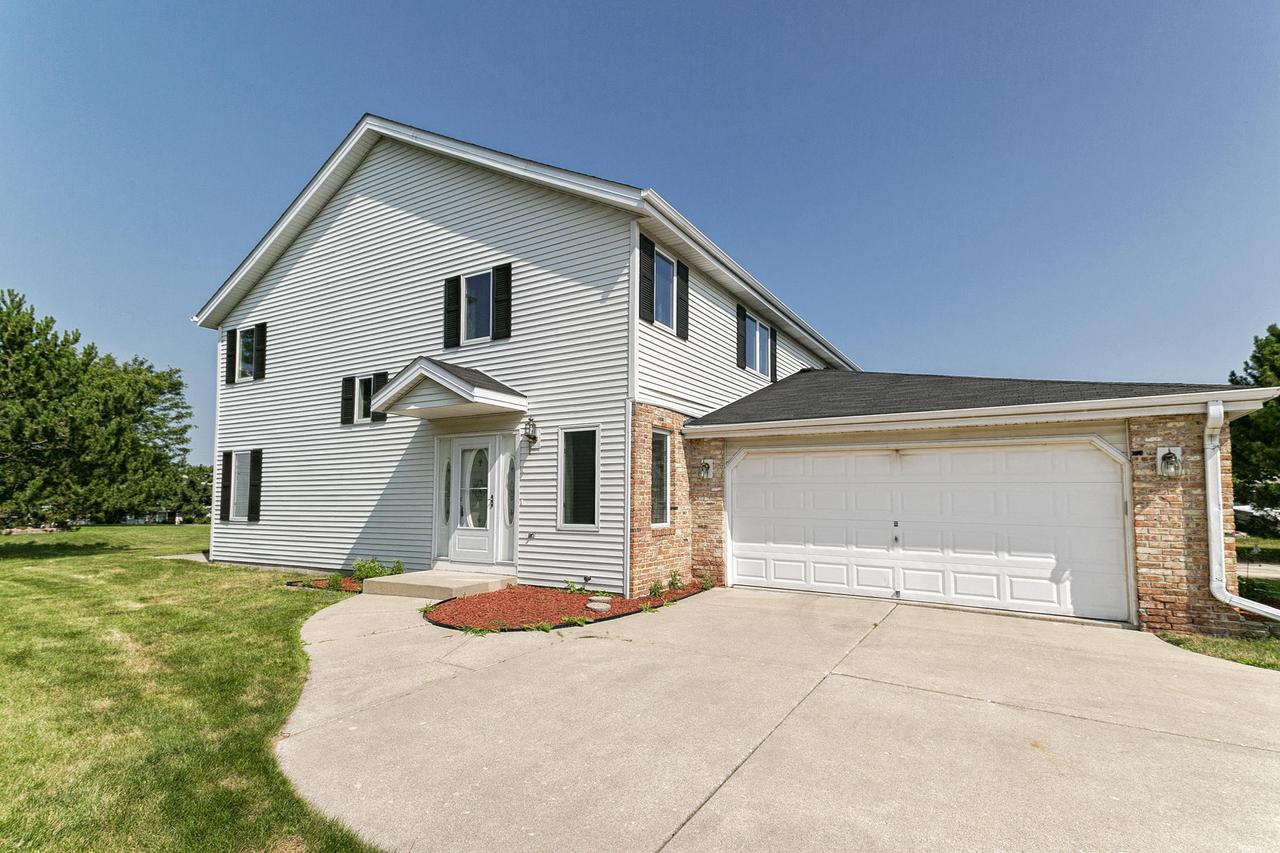 2024 Mt Vernon Dr., Waukesha, WI 53186