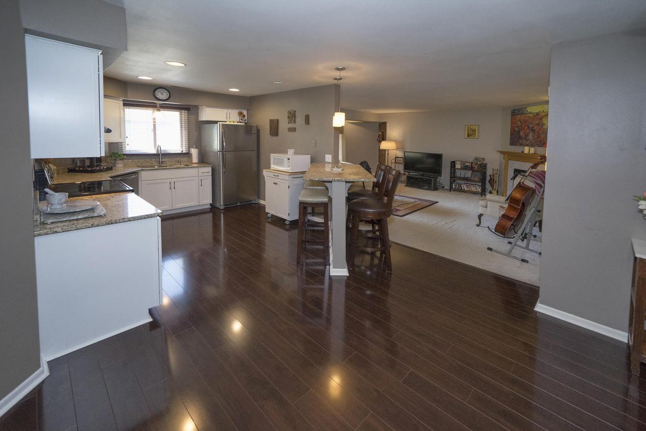 1154 W Baldwin Ct, Mequon, WI 53092