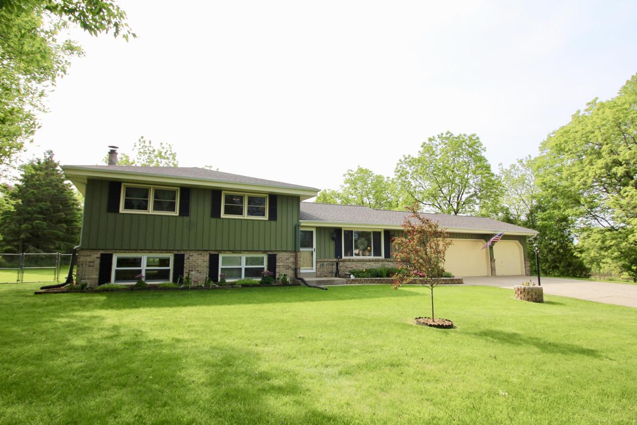 S69W22340 Sonoma Way, Vernon, WI 53103