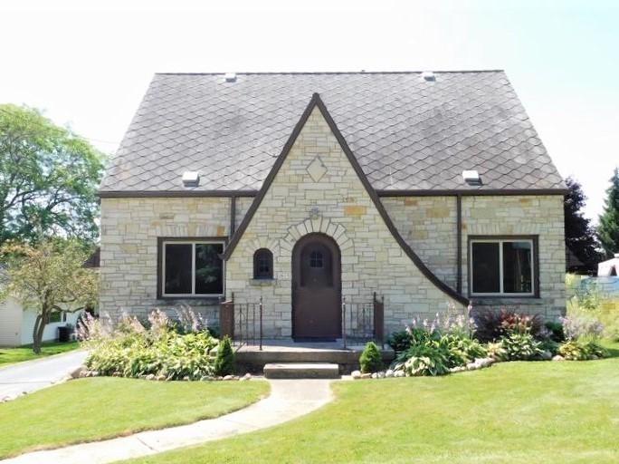 805 Fredonia Ave, Fredonia, WI 53021