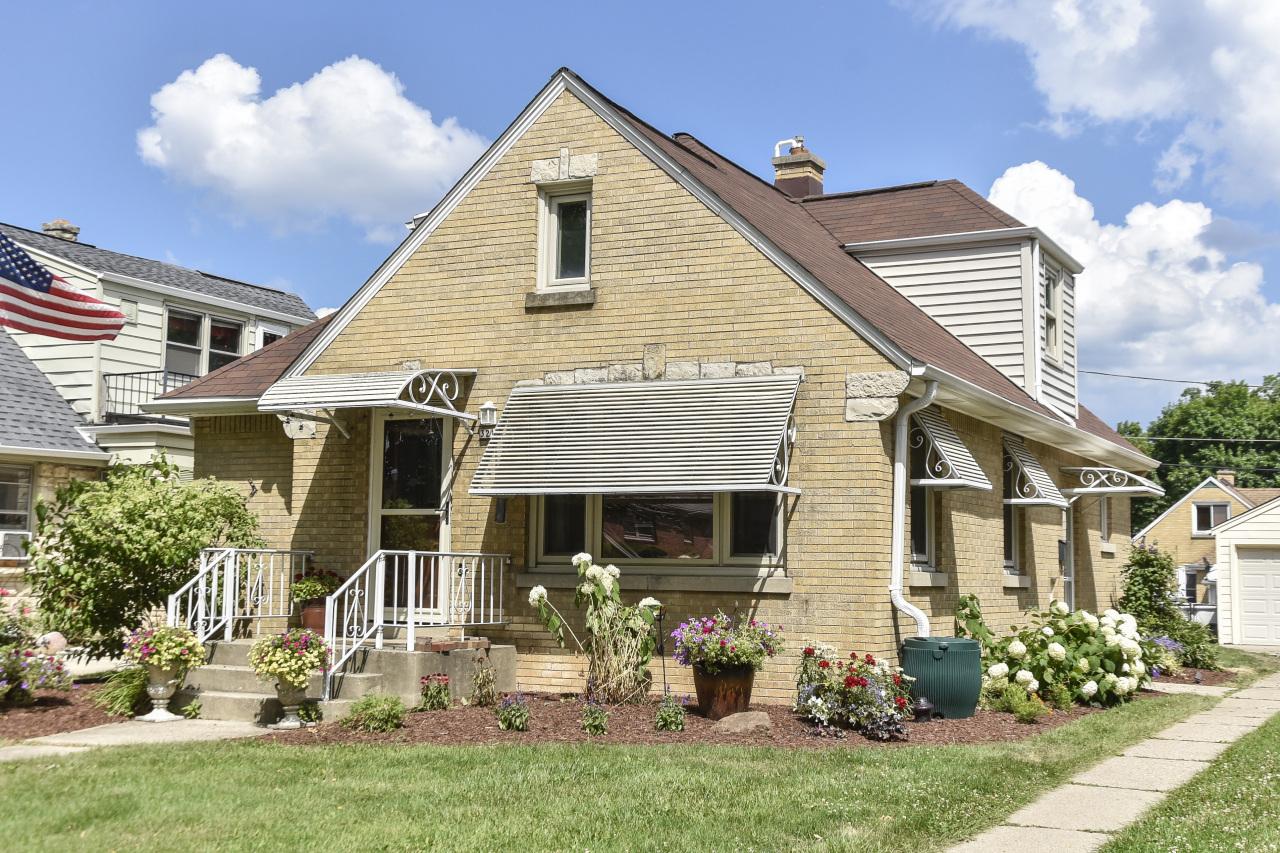 3216 S 38th St, Milwaukee, WI 53215