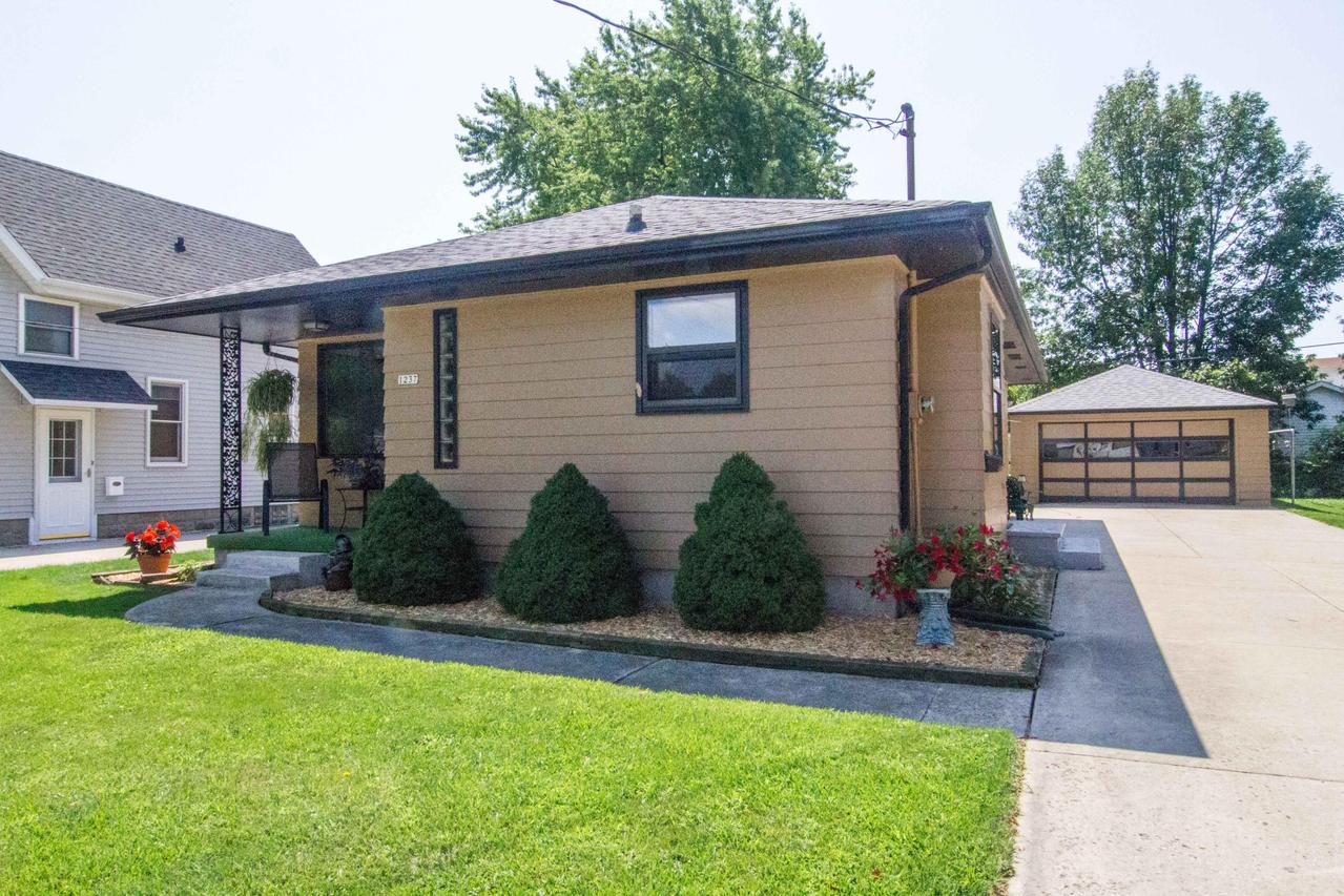 1237 Arlington Ave., Manitowoc, WI 54220