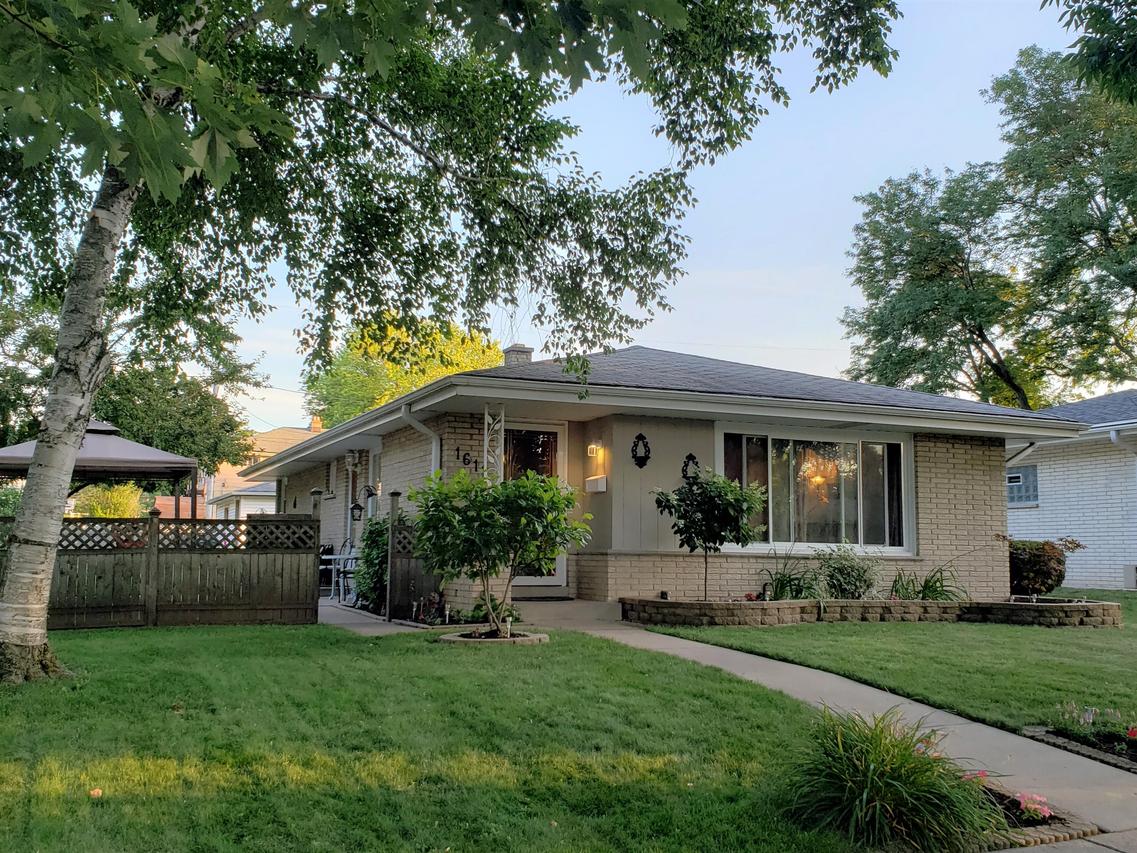 1611 W Leroy Ave, Milwaukee, WI 53221