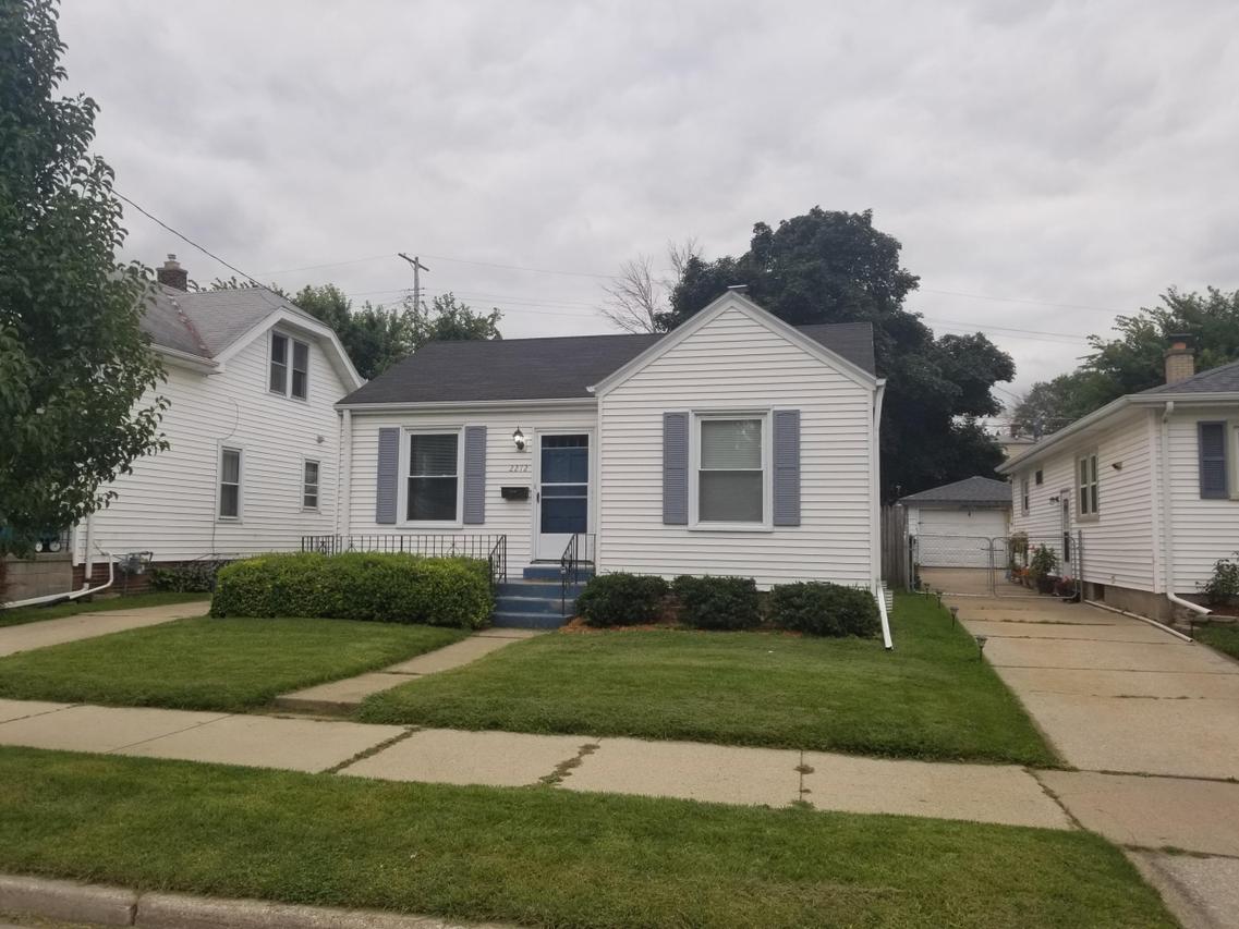 2212 Summit Ave., Racine, WI 53404