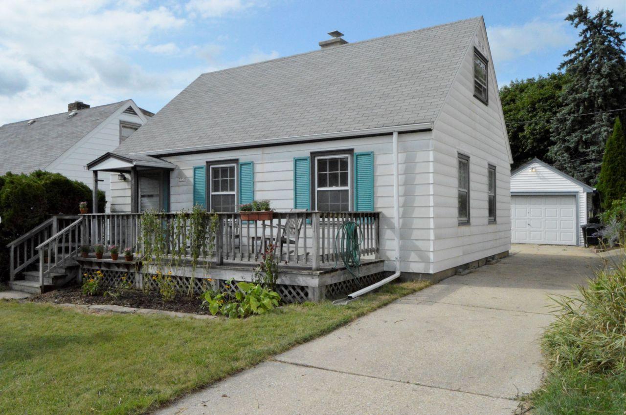 7730 W Arthur Ave, West Allis, WI 53219