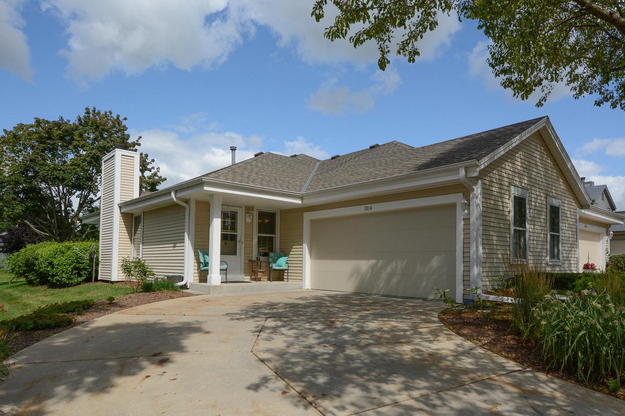 1814 Big Bend, Waukesha, WI 53189