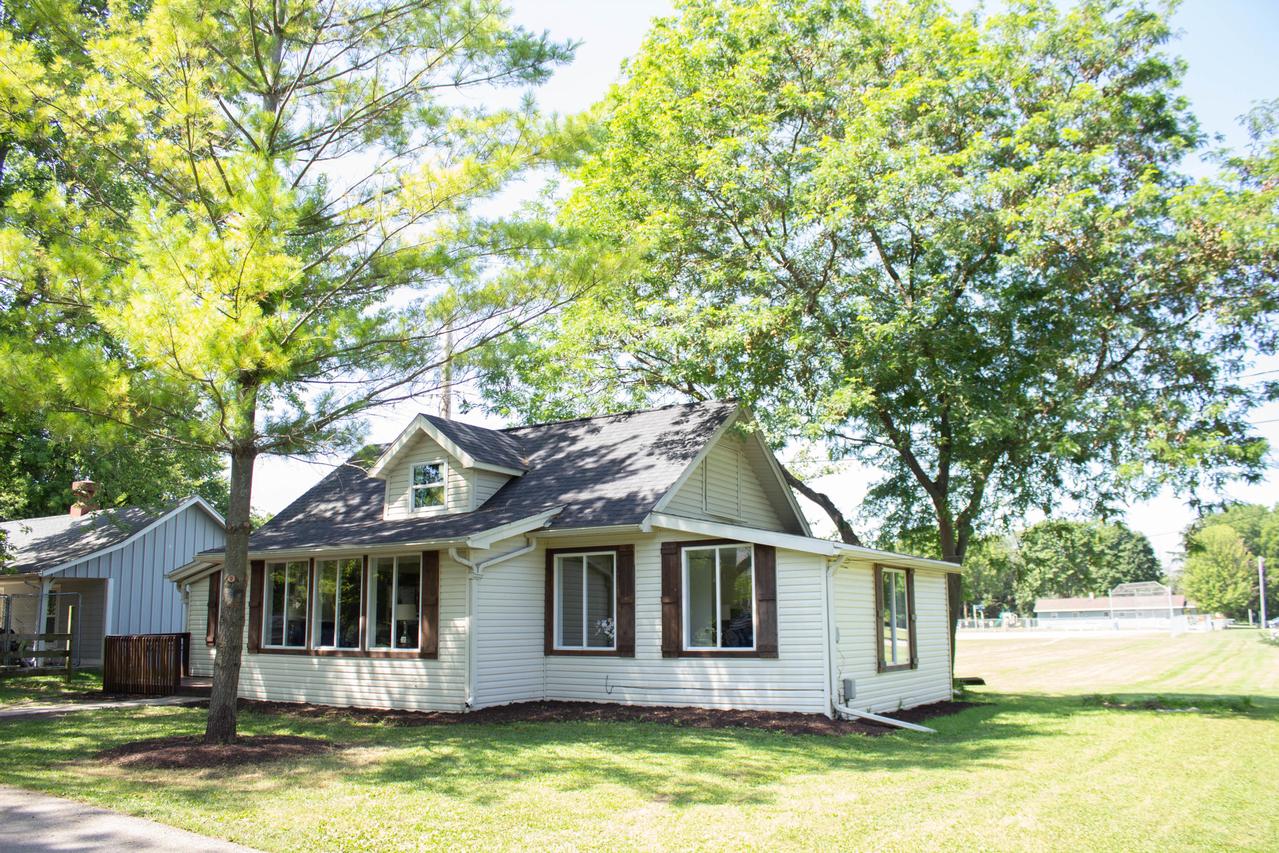 W273N2533 Prospect Ave, Pewaukee, WI 53072