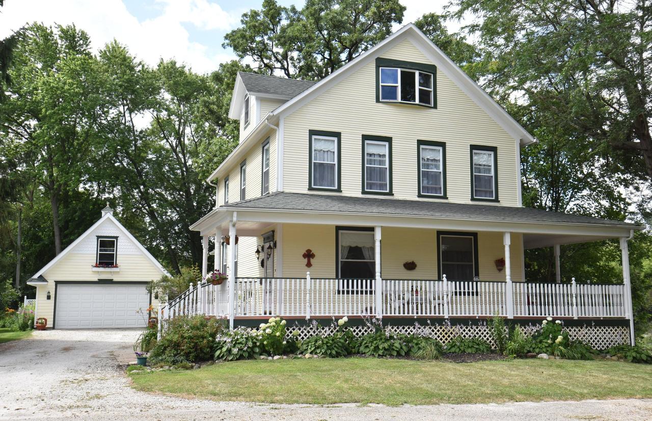 211 W North St, Salem Lakes, WI 53170