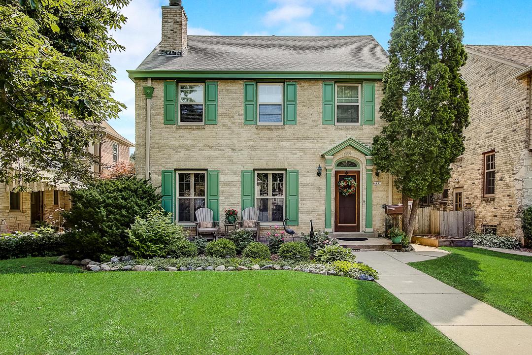 4452 N Ardmore Ave, Shorewood, WI 53211