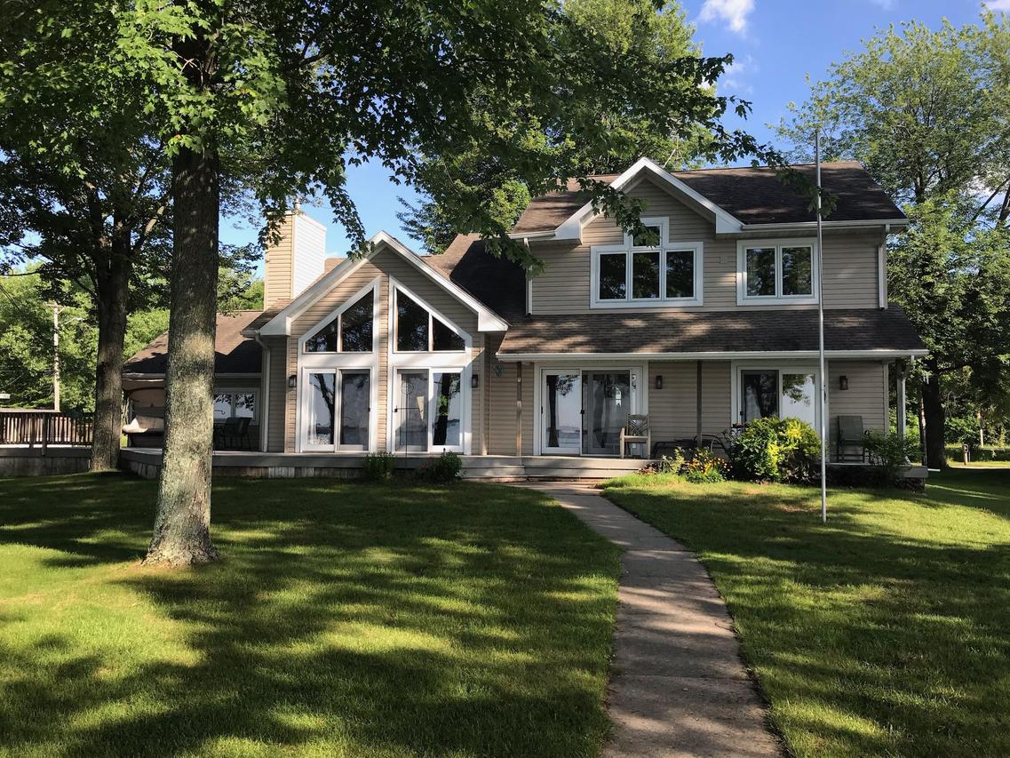 W5766 Cedar Ave, Wescott, WI 54166