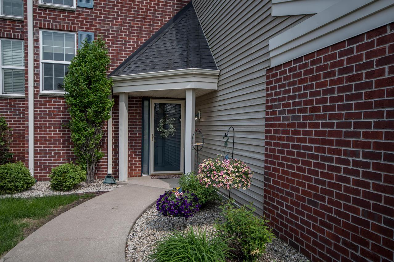 N15W26510 Golf View #C, Pewaukee, WI 53072