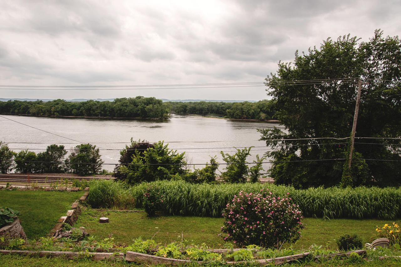 902 S 2nd St, Alma, WI 54610