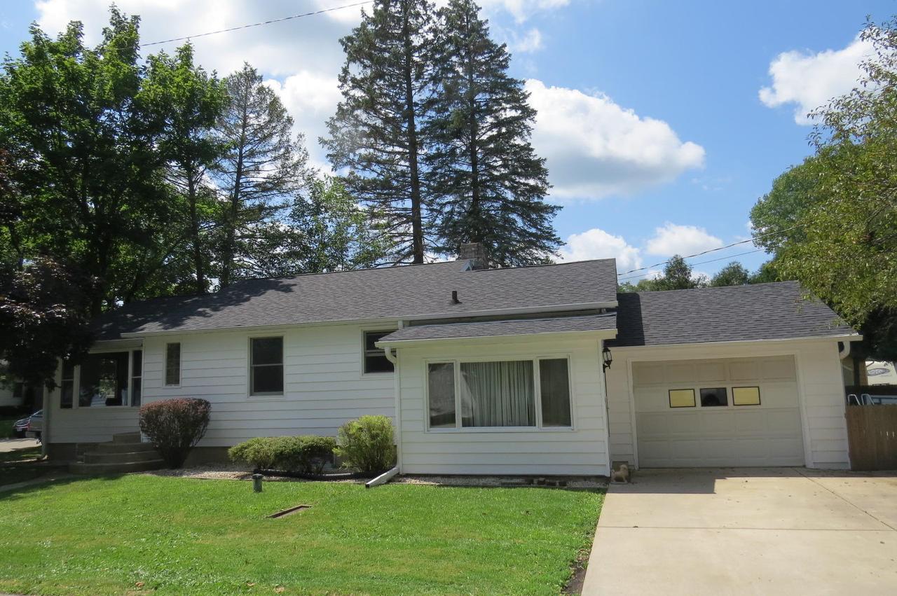 202 W Depot St, Salem Lakes, WI 53170