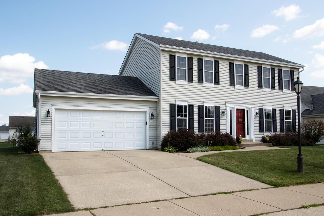 3815 Valley Creek, Waukesha, WI 53189