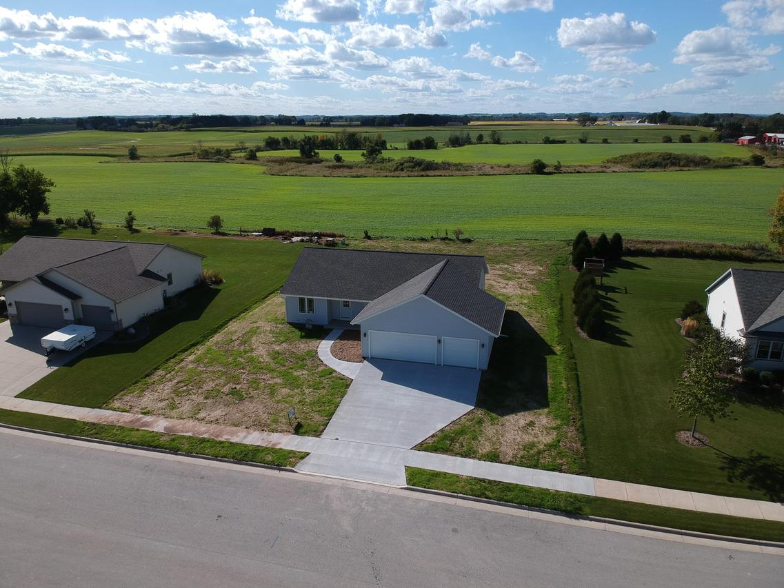 208 S 15th St, Oostburg, WI 53070