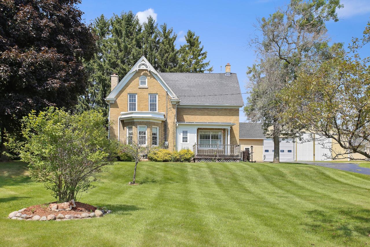 3308 W Highland Rd, Mequon, WI 53097