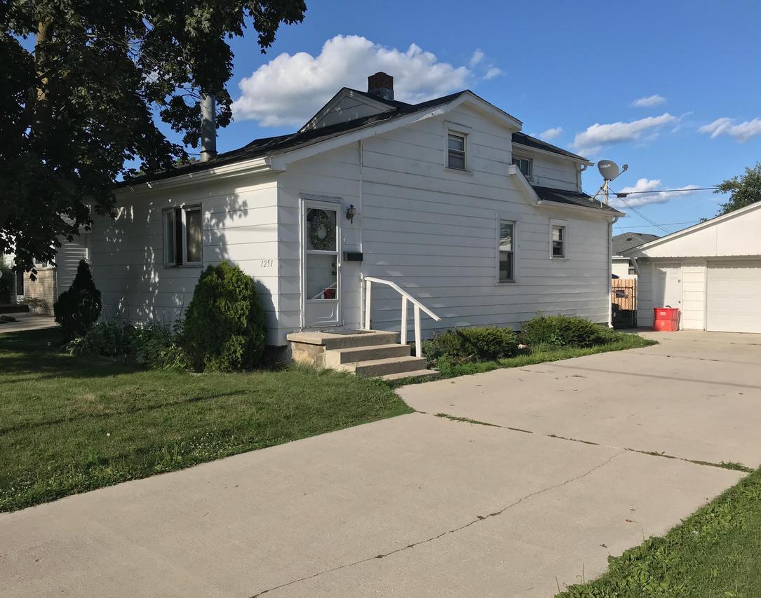 1251 S 32nd St., Manitowoc, WI 54220