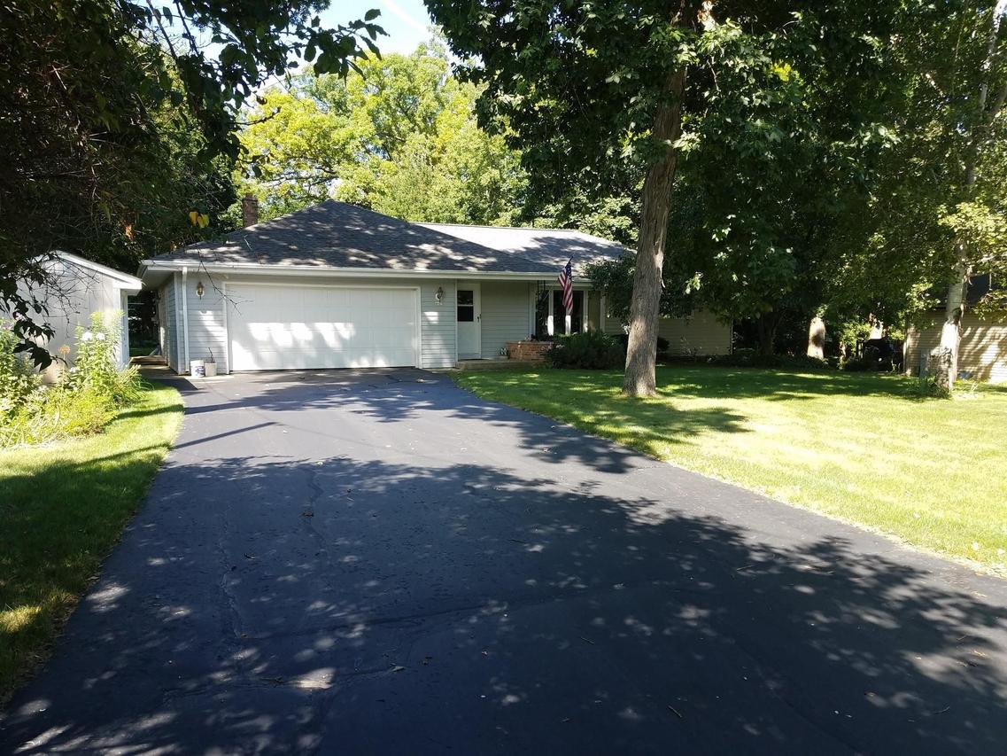 4605 Empire Ln, Waterford, WI 53185