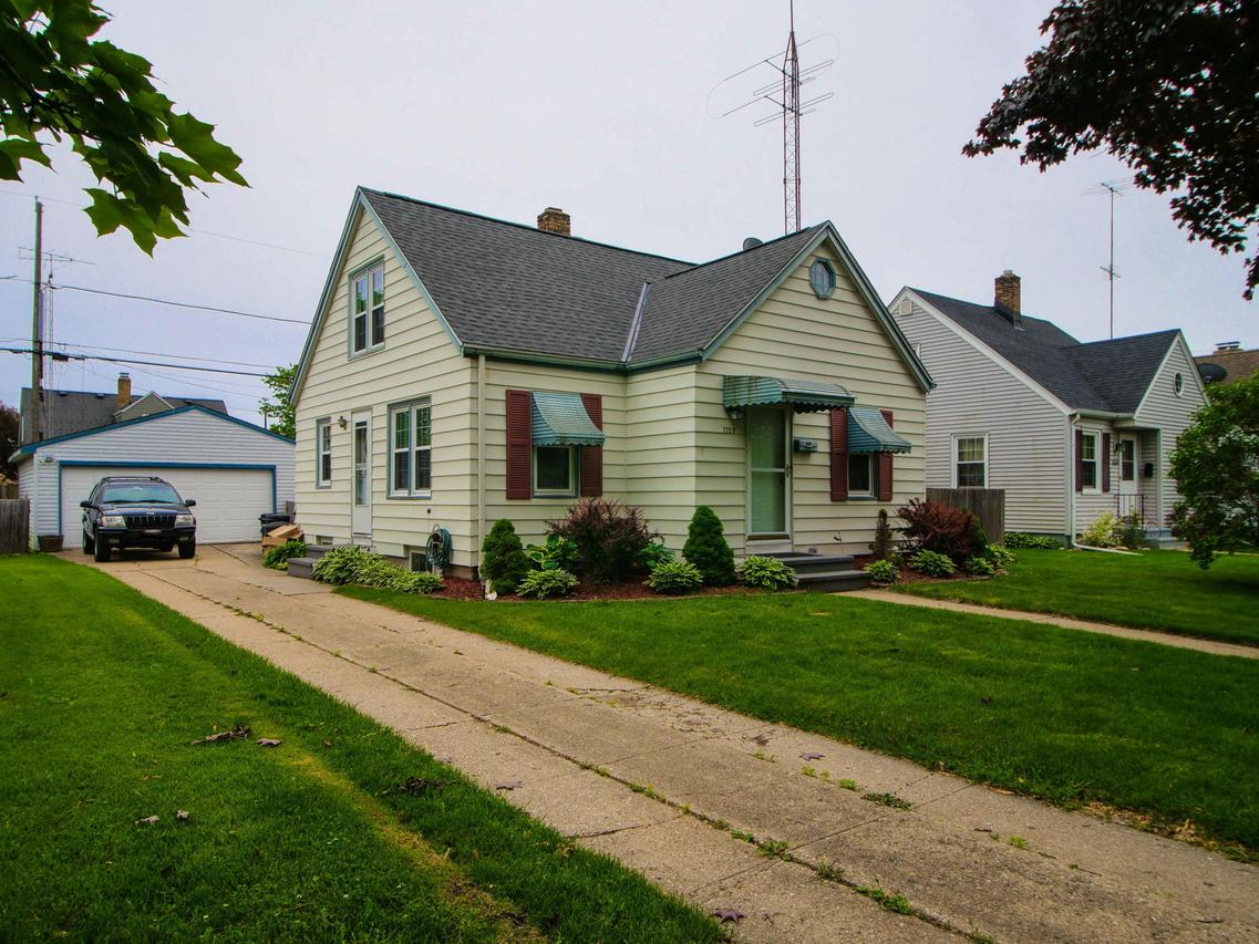 7729 23rd Ave, Kenosha, WI 53143