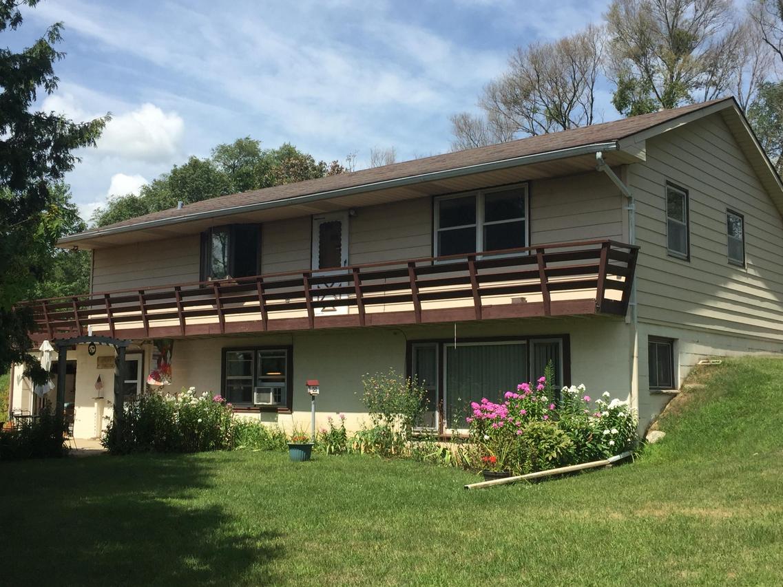 N1579 Zion Rd, Palmyra, WI 53156