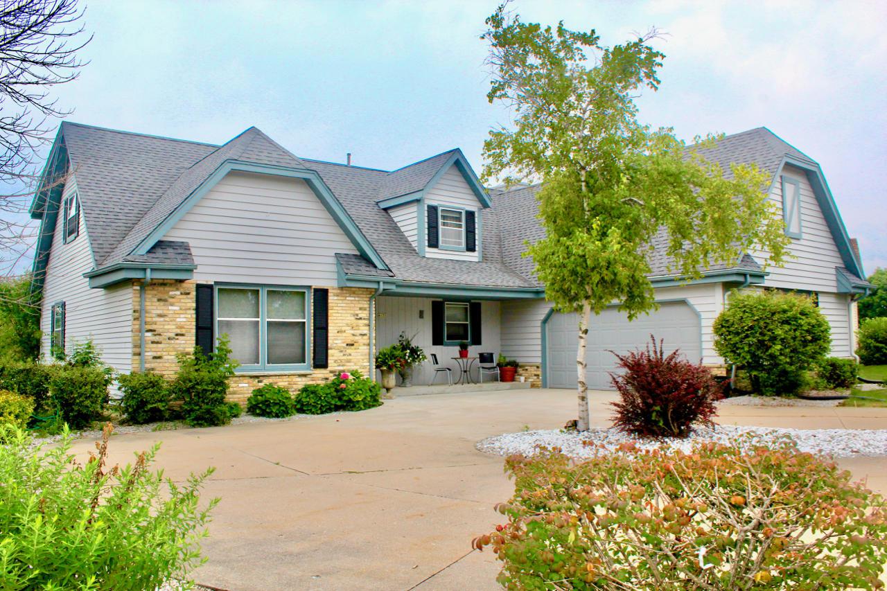 4155 S Regal Manor Ct., New Berlin, WI 53151