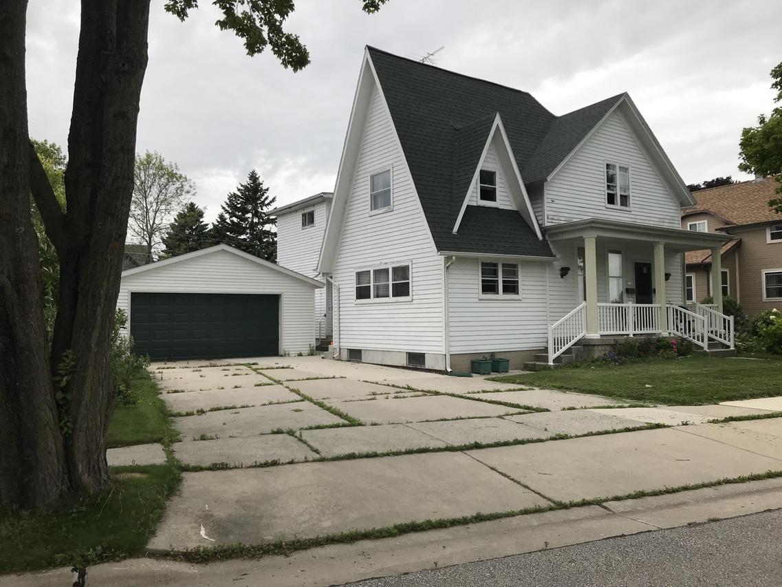 1130 S Lake St, Manitowoc, WI 54220
