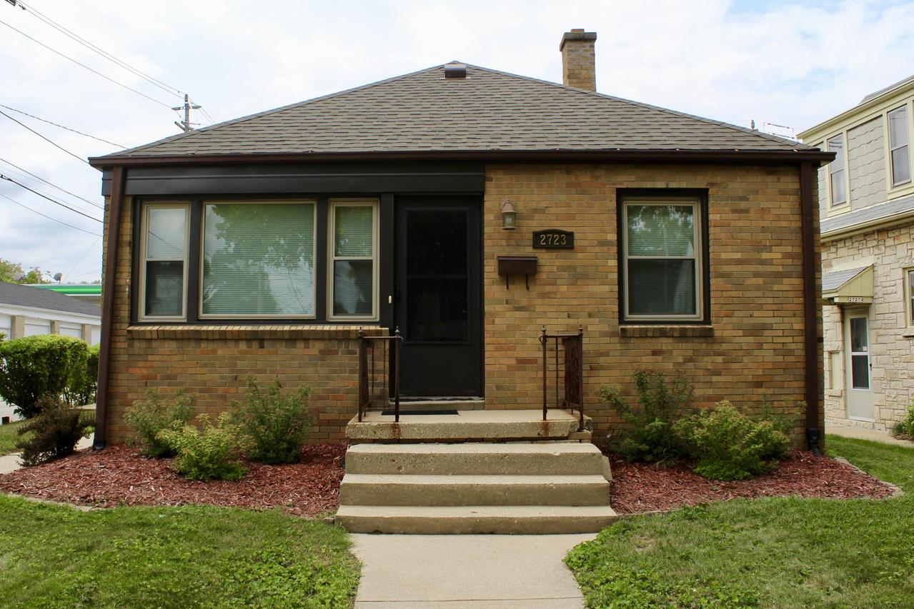 2723 N 75th St, Wauwatosa, WI 53210