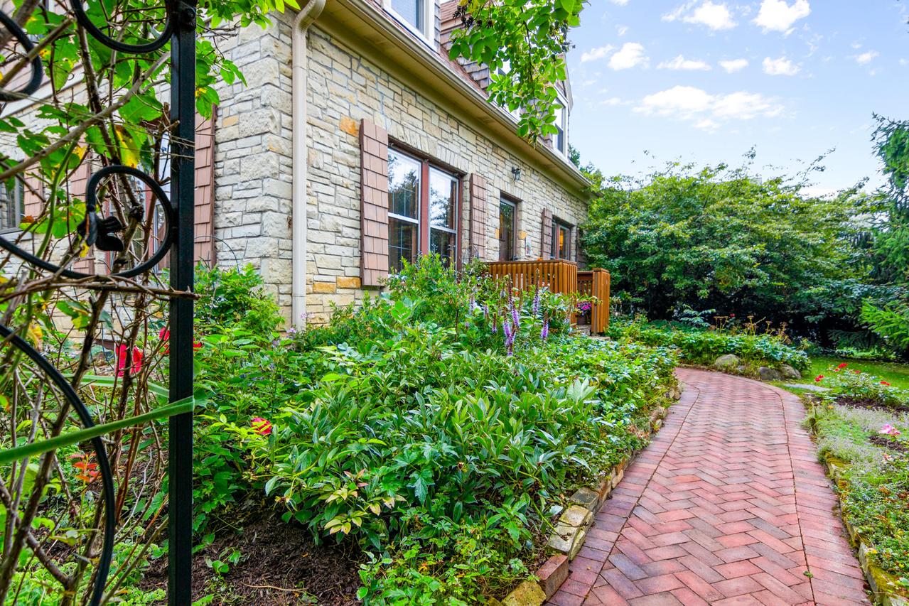 18170 Hoffman Ave, Brookfield, WI 53045