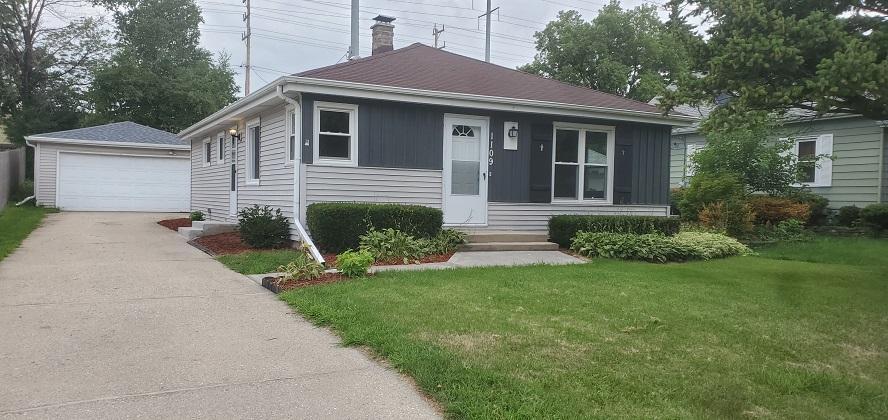 1109 S 98th St, West Allis, WI 53214