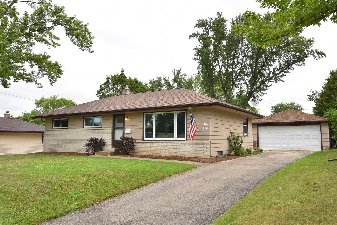 W150N8342 Saxony Dr, Menomonee Falls, WI 53051