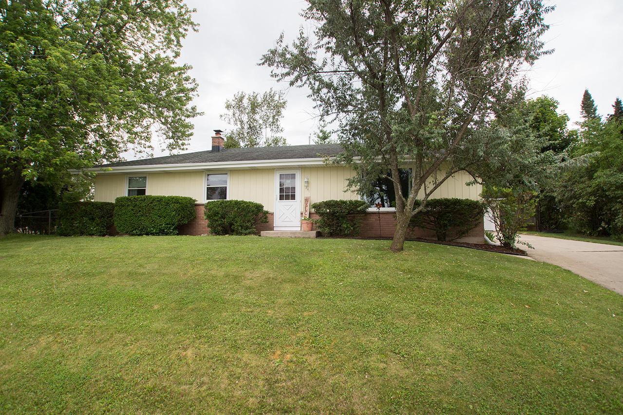 1241 Roosevelt Dr, West Bend, WI 53090